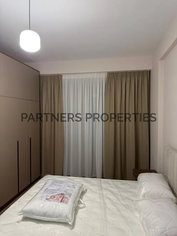 Tirane, jepet me qera apartament 1+1+Ballkon Kati 5, 65 m² 500 € (kompleksi urban gate , astir)