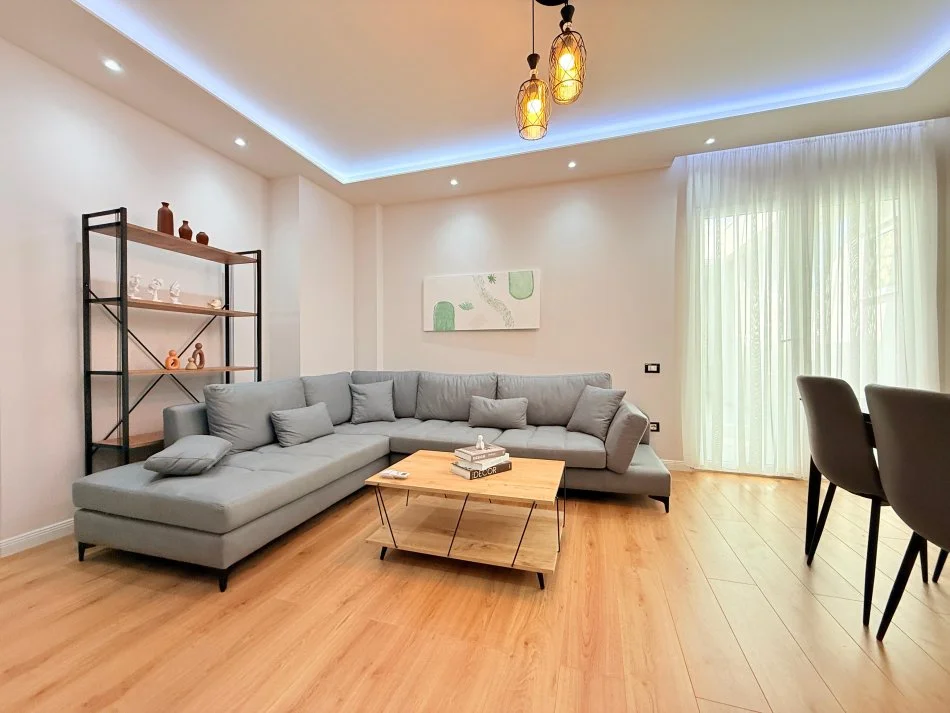 Tirane, jepet me qera apartament+verande | Penthouse 2+1+Ballkon Kati 11, 88 m² 850 € (Përballë Delijorgjit)