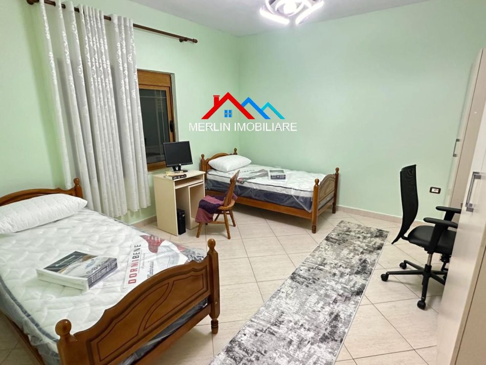 Tirane, jepet me qera apartament 2+1+Ballkon Kati 2, 120 m² 465 € (RRUGA HAKI SHEHU,AMBASADA TURKE)