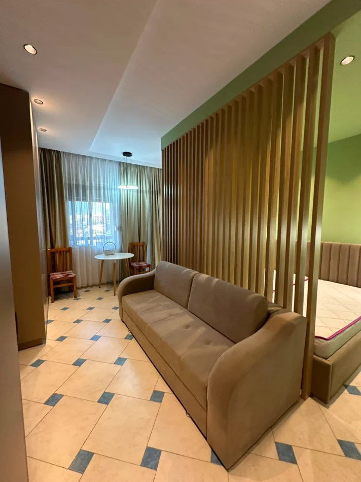 Tirane, jepet me qera garsonier Kati 3, 380 € (astir, unaza e re)
