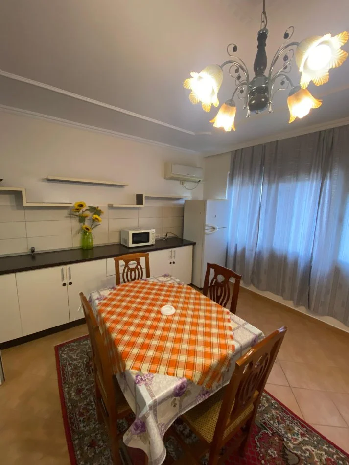 Tirane, jepet me qera 2+1+Ballkon Kati 3, 131 m² 600 € (Rruga Sulejman Delvina)