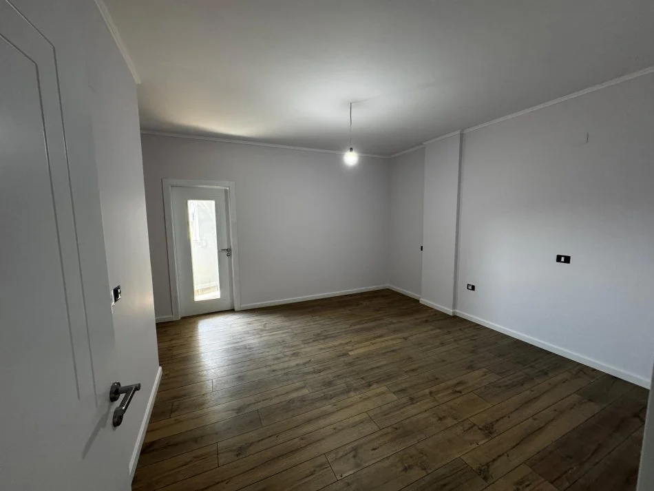 Tirane, shitet apartament 2+1+Aneks+Ballkon Kati 4, 124 m² 142.000 € (Rruga Baftjar Lici)