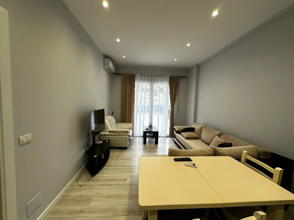 Tirane, shitet apartament 1+1+Verande, Kati 3, 134 m² 210.000 € (Komuna e Parisit)