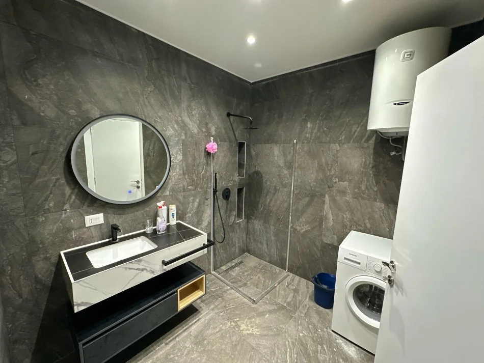 Tirane, jepet me qera apartament 2+1 Kati 4, 90 m² 800 € (Farmaci 10)