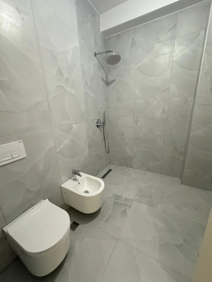 Tirane, shes apartament 2+1+Ballkon Kati 7, 85 m² 120.000 € 