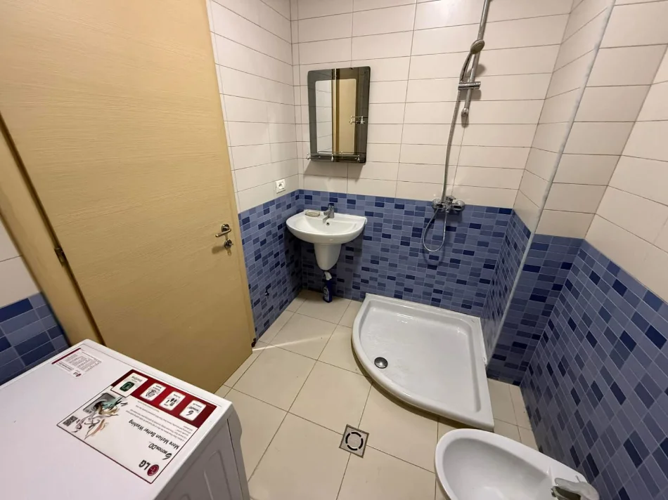 Tirane, jepet me qera apartament 1+1 Kati 5, 65 m² 450 € (Qyteti Studenti)