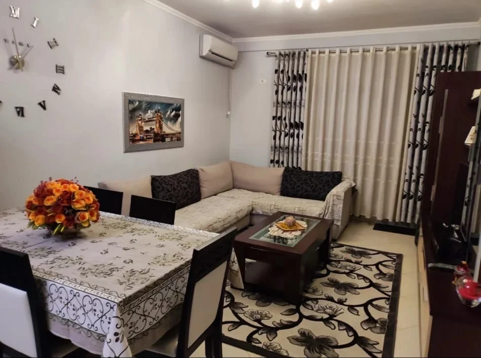 Tirane, jepet me qera apartament 2+1 Kati 2, 105 m² 1.100 € 