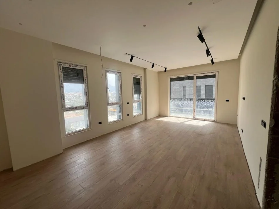 Shitet apartament 2+1 Ne Kamez