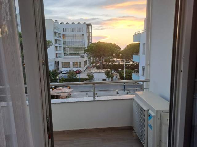 Durres, jepet me qera apartament 1+1+BLK Kati 4, 380 Euro (Shetitorja e Plazhit)