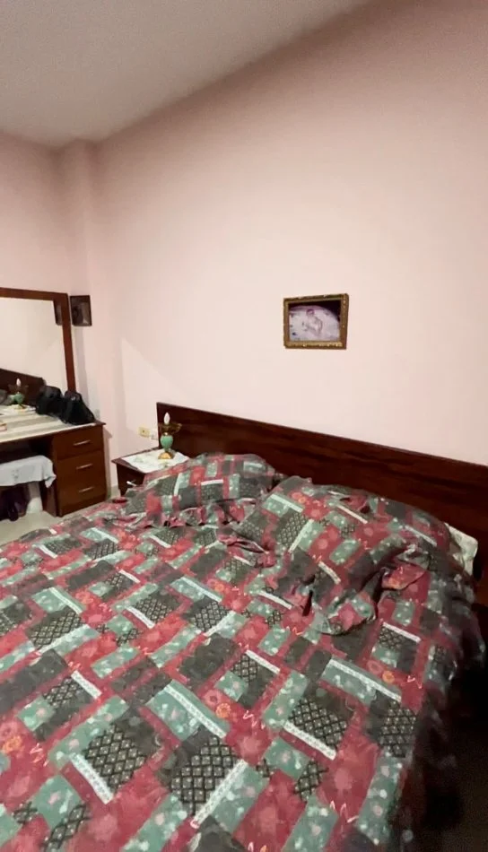 Tirane, jepet me qera apartament 1+1+Aneks+Ballkon Kati 5, 75 m² 450 € (Kristal Center)