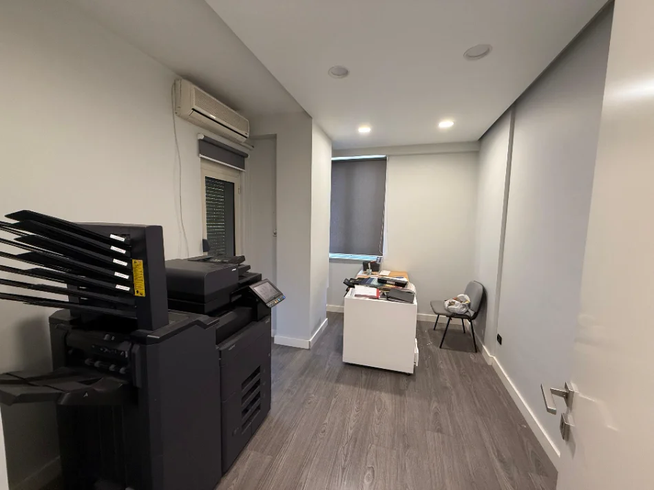 Tirane, jepet me qera ambjent biznesi Kati 5, 90 m² 700 € (Rruga Myslym Shyri , drejtoria e policise)