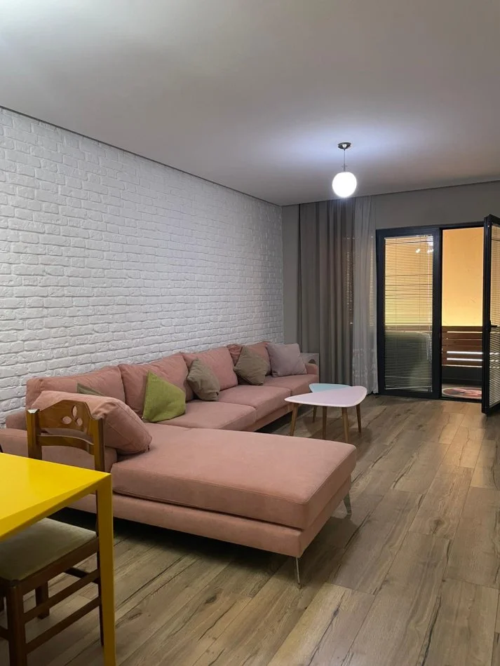 Tirane, jepet me qera apartament 2+1 Kati 3, 100 m² 600 € (Yzberisht)