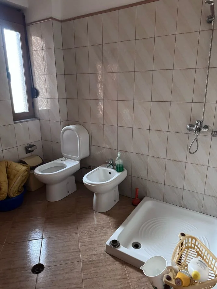 Tirane, jepet me qera apartament 1+1+Ballkon Kati 4, 70 m² 400 € (rruga Don Bosko)