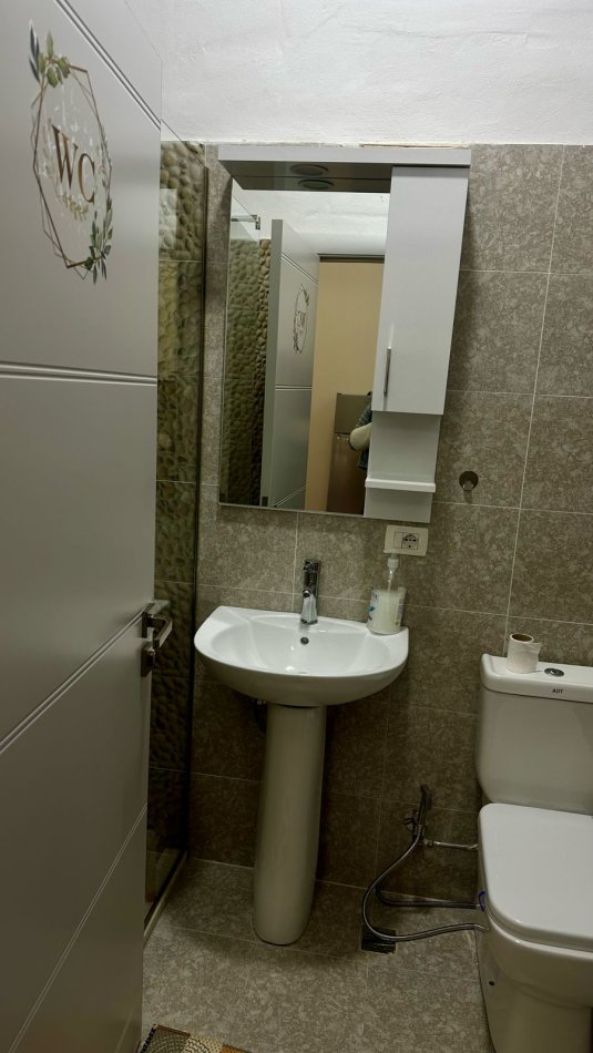 Durres, jepet me qera apartament 1+1 Kati 5, 600 € (Vollga, Durres)
