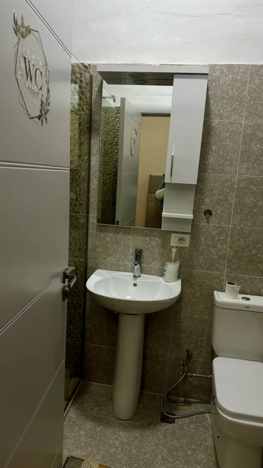 !Dhene! Durres, jepet me qera apartament 1+1 Kati 5, 550 € (Vollga, Durres)