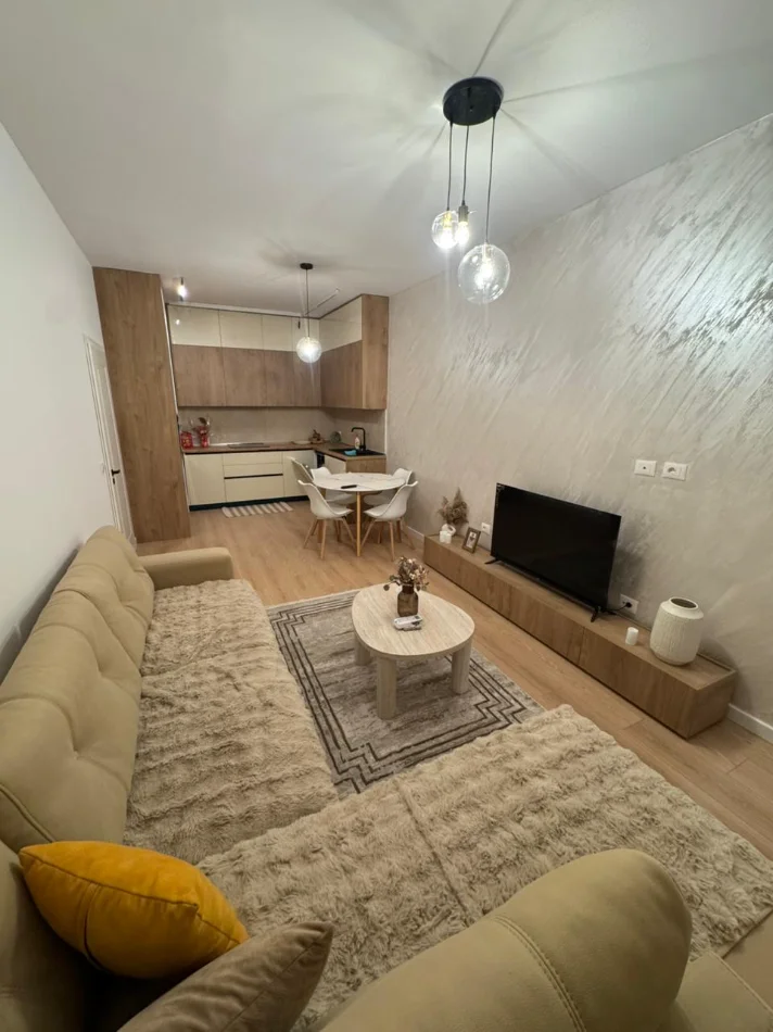 Tirane, jepet me qera apartament 2+1+Ballkon Kati 4, 94 m² 1000 € (Galeria Qender)