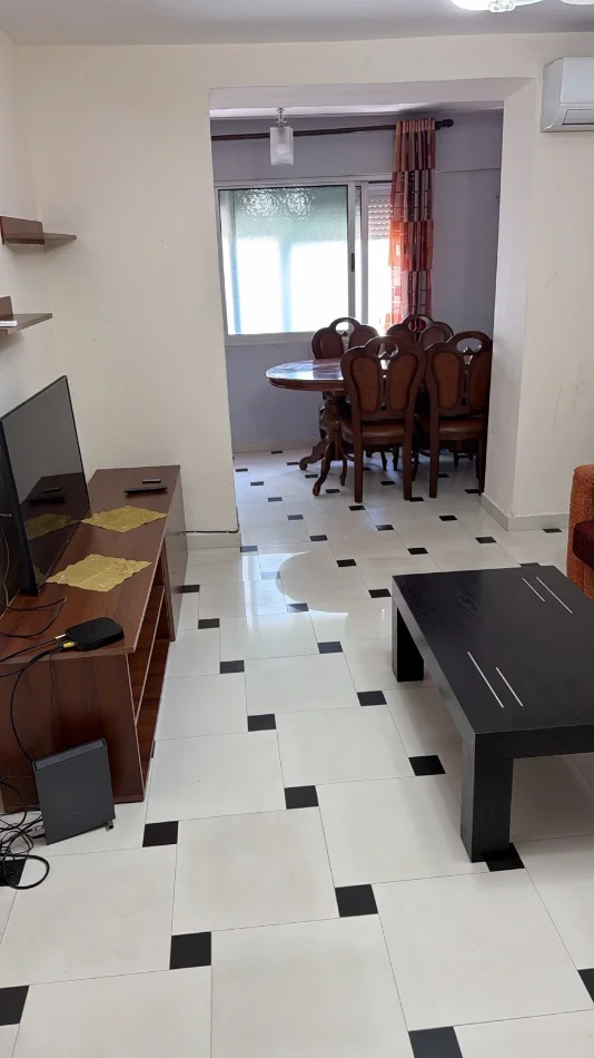 Tirane, jepet me qera apartament 2+1 Kati 2, 90 m² 600 € (Spitali Gjerman tek Rruga e Kavajes)