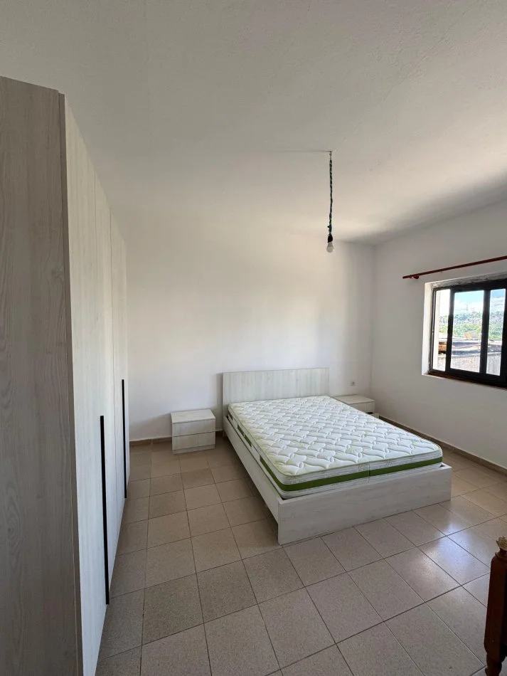 Tirane, jepet me qera apartament 2+1+Parkim, Kati 1, 100 m² 250 €