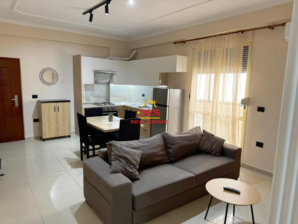 Vlore, jepet me qera apartament 2+1+Ballkon Kati 5, 90 m² 500 € (Rruga Gjergj Arianiti)