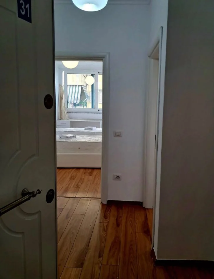 Tirane, jepet me qera apartament 2+1+Ballkon Kati 5, 110 m² 1.250 € (Pazari Ri)