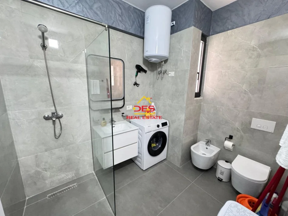 Vlore, jepet me qera apartament 1+1+Ballkon Kati 4, 70 m² 400 € (Rruga Murat Tërbaçi)