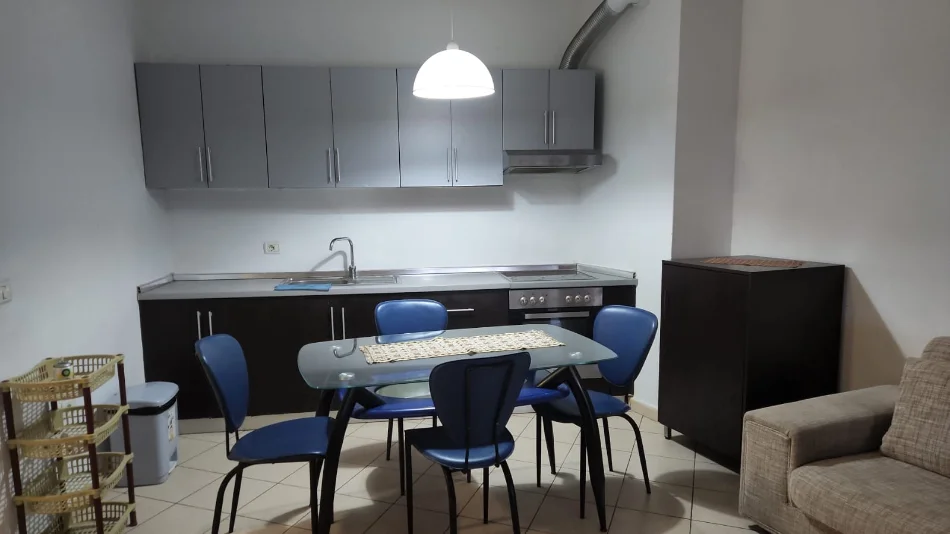 Tirane, jap me qera apartament 1+1+Ballkon Kati 8, 71 m² 300 € (Rruga Loni Ligori ( residenz Rafaelo 2002))