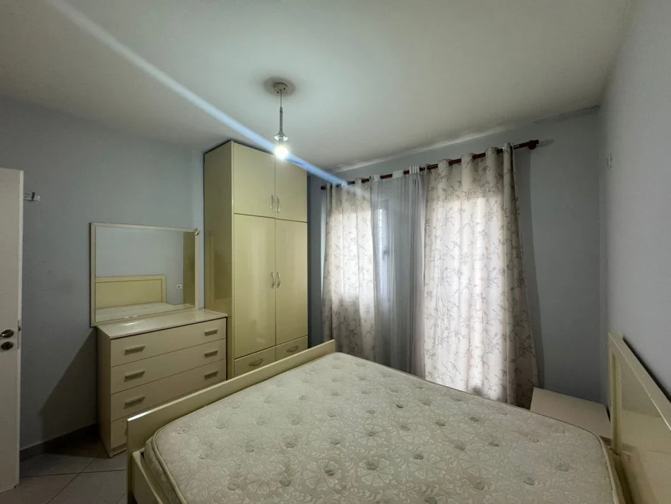 Tirane, jepet me qera apartament 1+1+Ballkon Kati 2, 57 m² 450 € (don bosco)