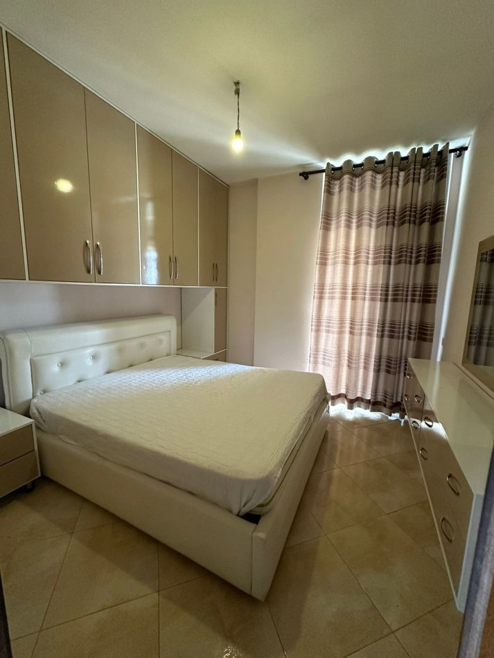 Tirane, jepet me qera apartament 1+1 Kati 7, 68 m² 400 € (RRuga Loni Ligori)