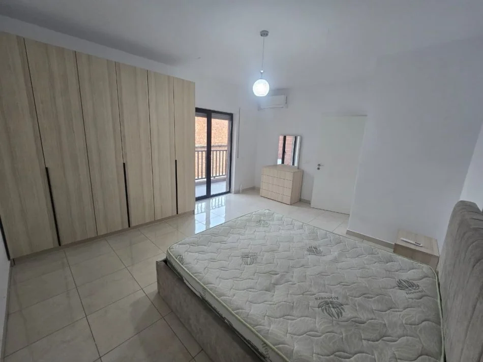 Tirane, jepet me qera apartament 1+1 Kati 2, 75 m² 500 € (Gjon Buzuku)