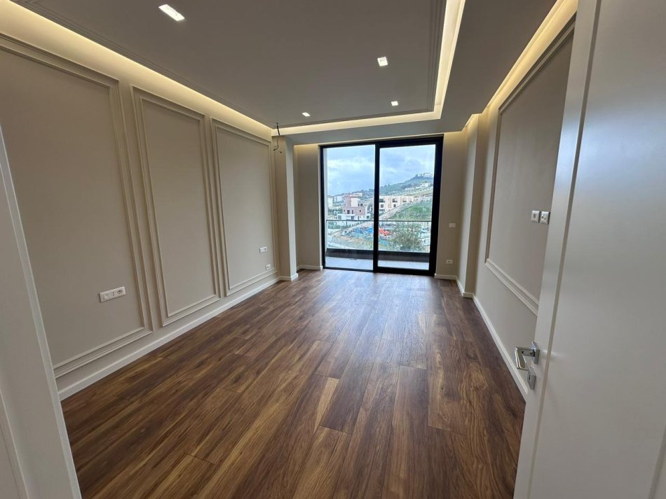 Tirane, jepet me qera Vile , 1.675 m² 