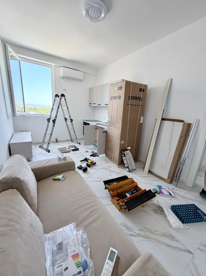 Tirane, jepet me qera apartament 1+1+Aneks+Ballkon Kati 5, 400 € (Yzberisht)