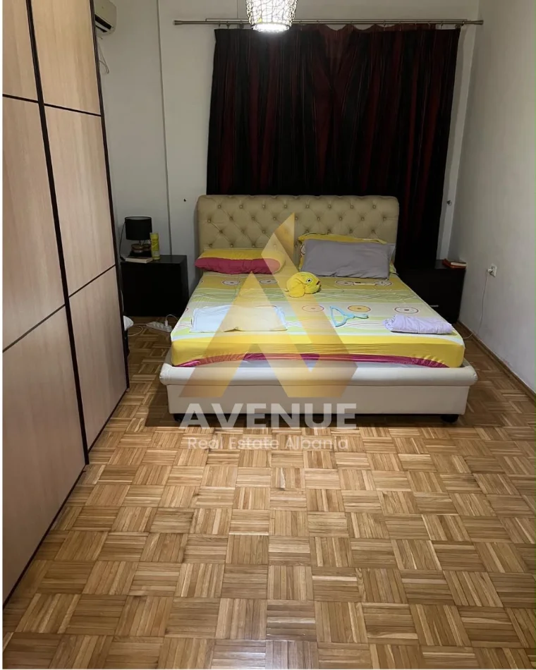 Tirane, jepet me qera apartament 1+1 Kati 2, 550 € (Prane Mozaikut)