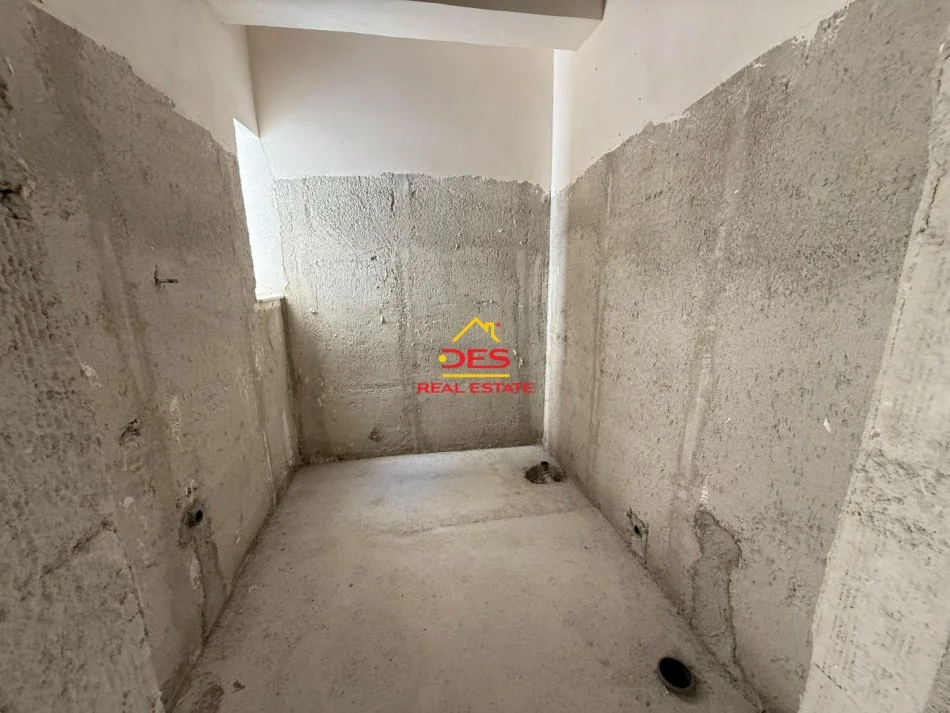 Vlore, shitet apartament 1+1+Ballkon Kati 1, 80 m² (Rruga Dhimitër Konomi)