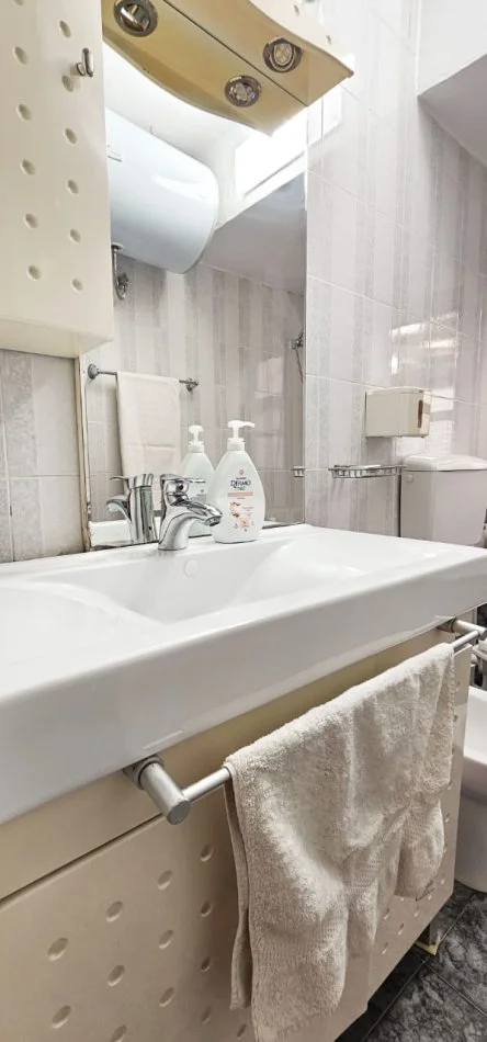 Tirane, jepet me qera apartament 2+1 , 80 m² 700 € (Myslym Shyri)