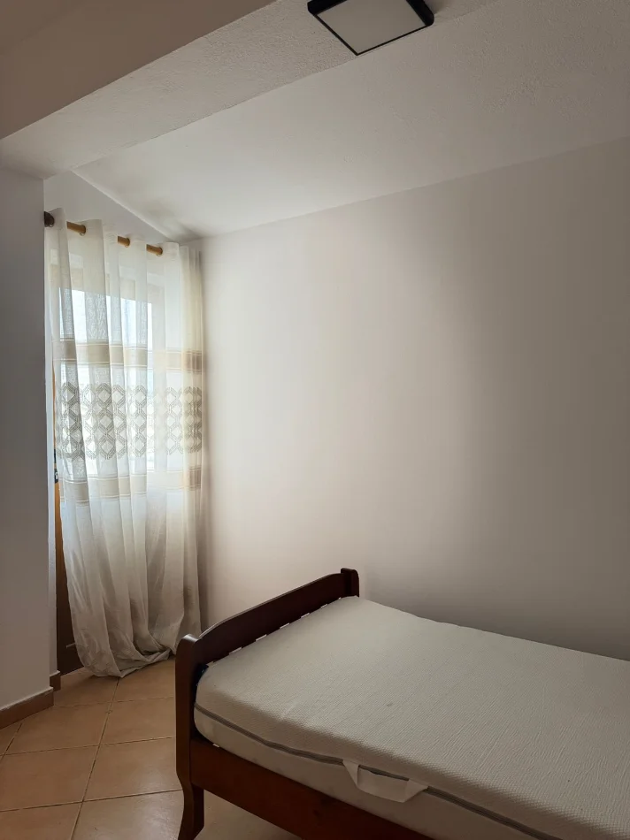 Tirane, jepet me qera apartament 3+1+Ballkon Kati 4, 99 m² 550 € (Selite /Universiteti Marlin Barleti)
