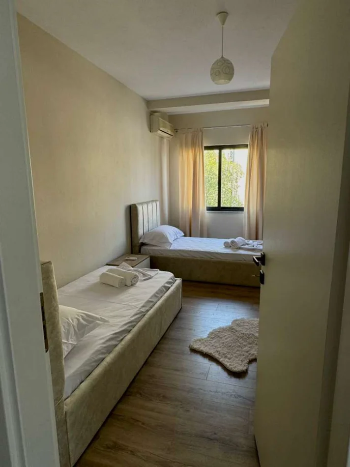Tirane, jepet me qera apartament 2+1+Ballkon Kati 2, 90 m² 600 € (Rruga Jordan Misja)