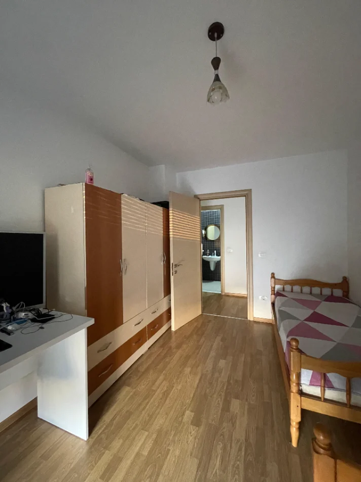 Tirane, jepet me qera apartament 2+1+Ballkon Kati 2, 95 m² 550 € (Qyteti Studenti)