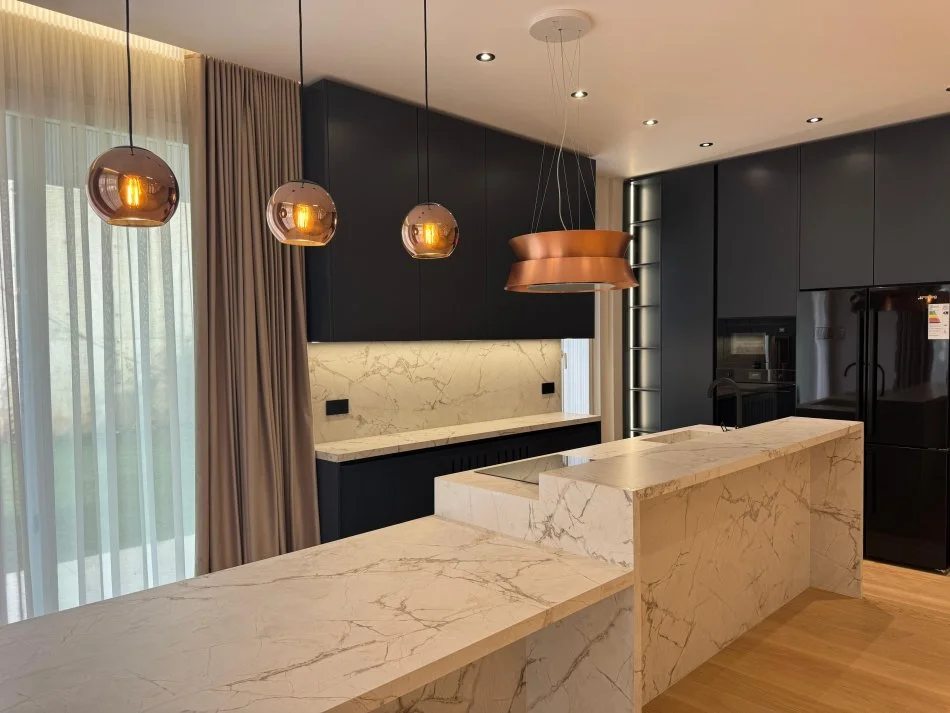 Tirane, jepet me qera Vile 3+1+Ballkon Kati 3, 300 m² 3.500 € (TEG)