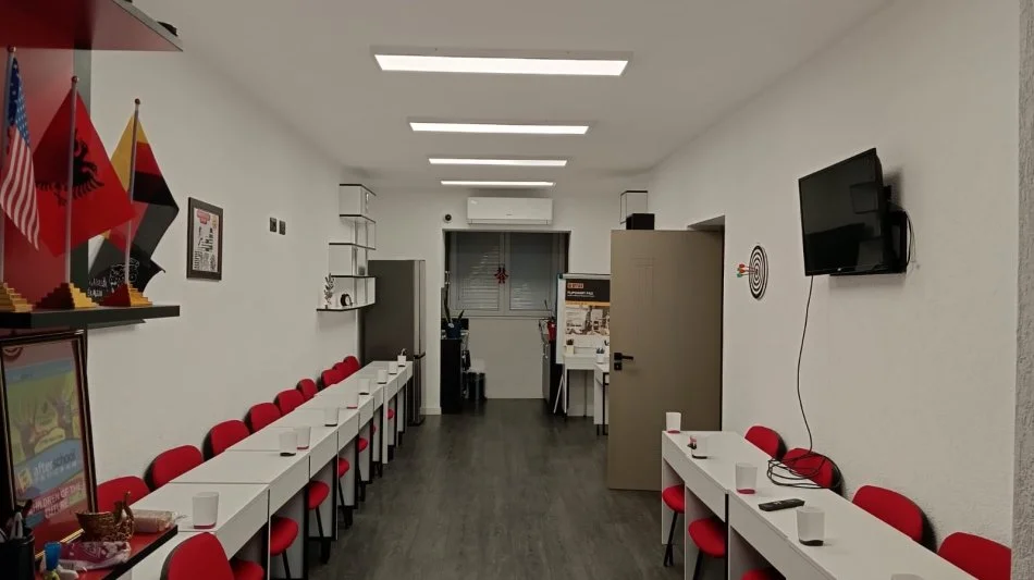 QERA ,AMBIENT BIZNESI 2+1,PRANE SHKOLLES SABAUDIN GABRANI