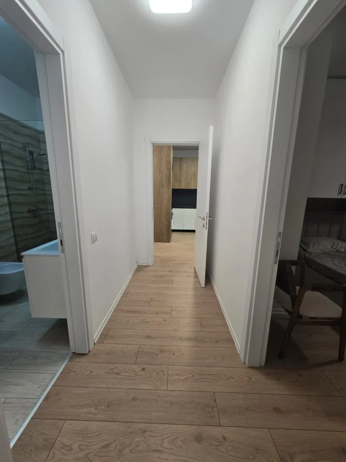 Tirane, jepet me qera apartament 2+1+Ballkon Kati 7, 104 m² 700 € (rruga 3 deshmoret)