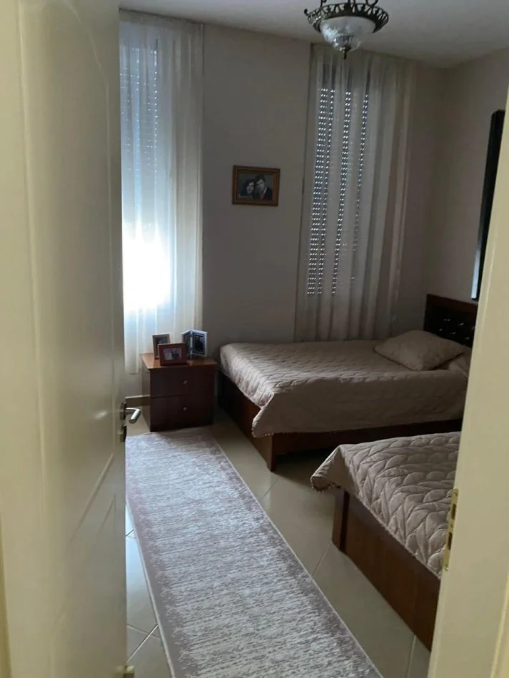 Tirane, shitet apartament 3+1, Kati 4, 144 m² 125,000 € (institut)