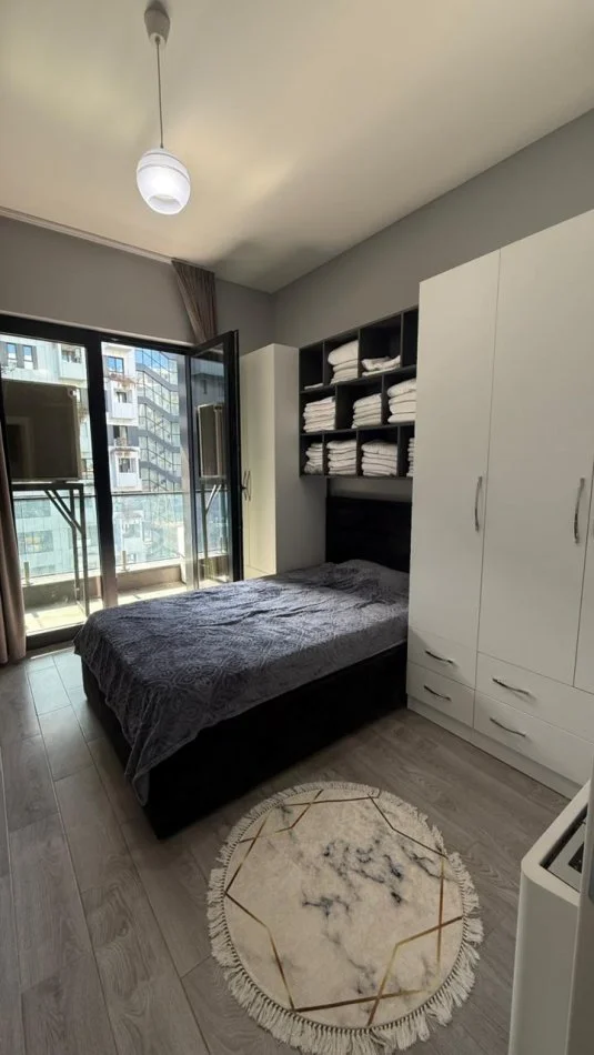 Tirane, jepet me qera apartament 3+1 Kati 5, 120 m² 1.200 € 