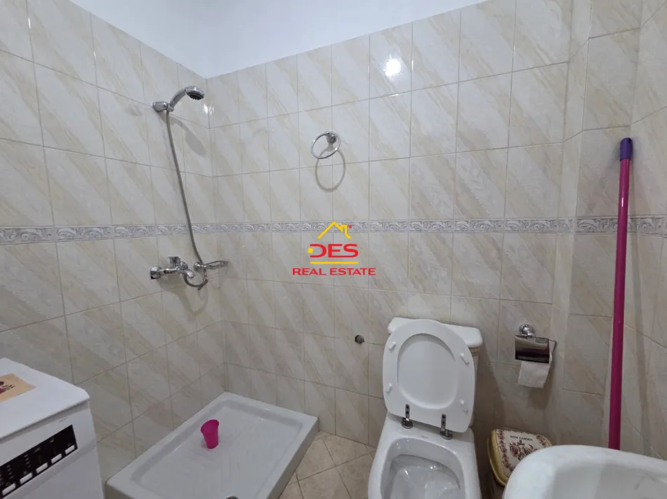 Vlore, jepet me qera apartament 3+1+Ballkon , 120 m² 500 € (Rruga Pelivan Leskaj)