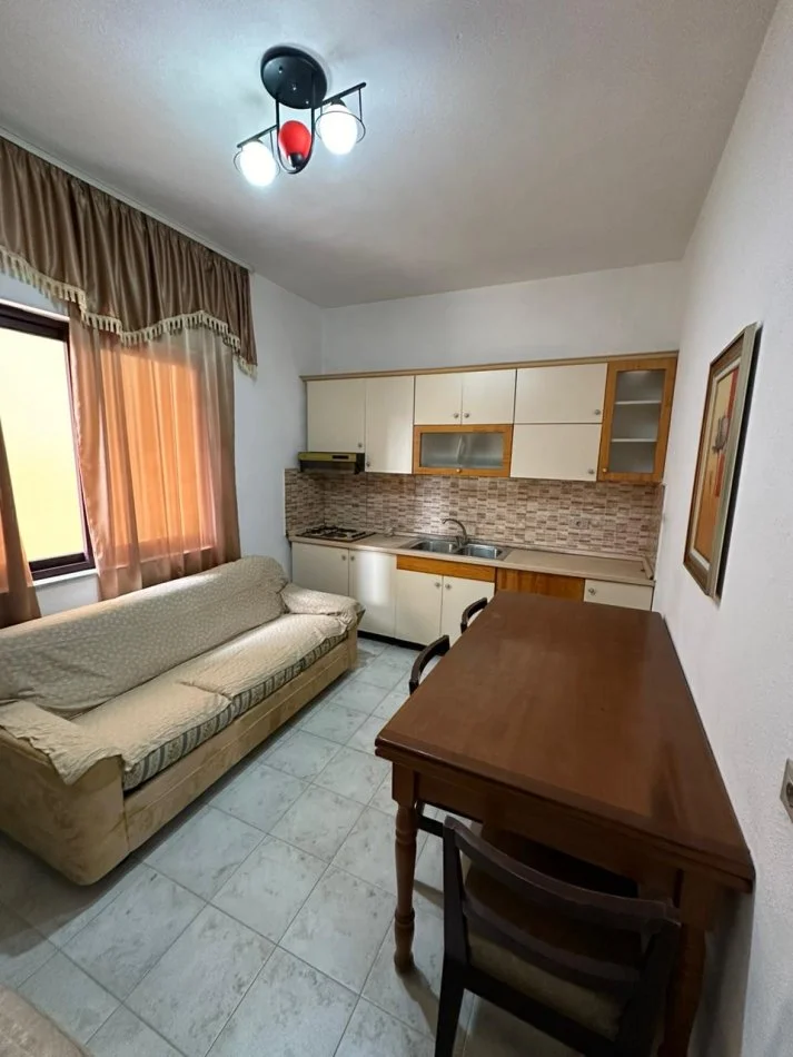 Tirane, jepet me qera apartament 2+1, Kati 1, 75 m² 320 € (Tek qytet studenti)