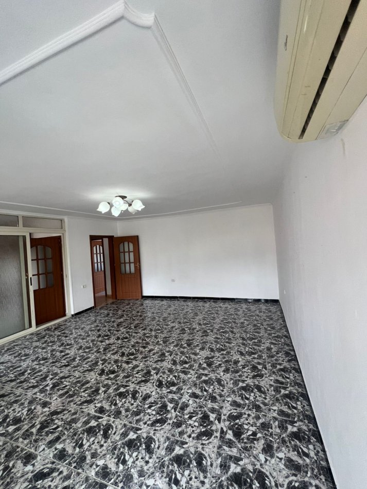 Tirane, jepet me qera apartament 3+1 Kati 6, 120 m² 500 € (Myslym Shyri)