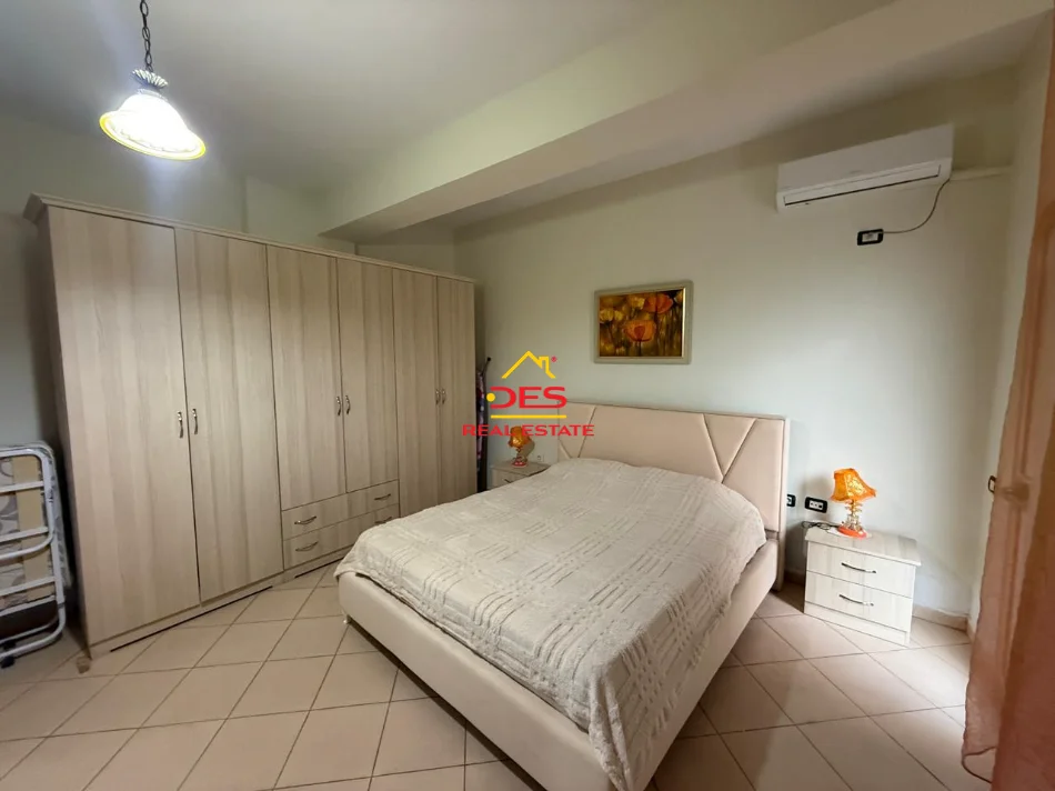 Vlore, jepet me qera apartament 1+1+Ballkon Kati 2, 70 m² 350 € (Rruga Sadik Zotaj)