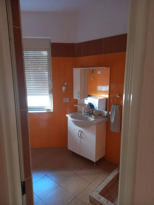 Tirane, jepet me qera apartament 2+1+BLK Kati 1, 110 m² 400 Euro (Baftjar Lici)