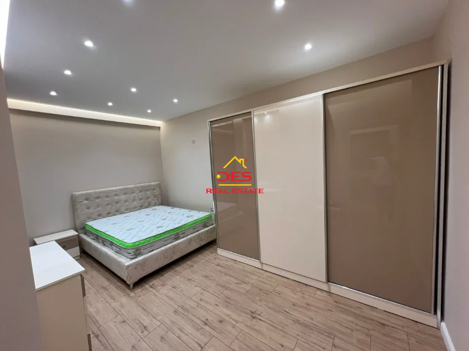 Vlore, jepet me qera apartament 1+1+Ballkon Kati 3, 60 m² 450 € (Rruga Dhimitër Konomi)