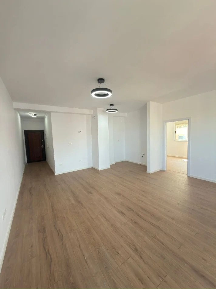 Tirane, shitet apartament 2+1+Ballkon Kati 2, 92 m² 175.000 € 