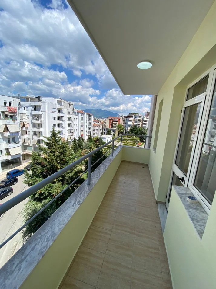 Tirane, jap me qera apartament 2+1 Kati 3, 80 m² 600 € (Kodra e Diellit)